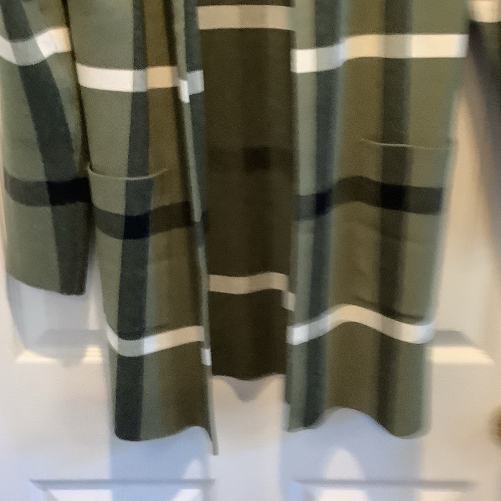 Tahari Olive and Black Knit Sweater - Picture 5 of 10